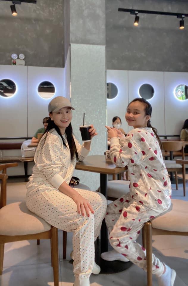 Con gái Thành Trung và vợ cũ trổ mã như thiếu nữ ở tuổi 12-4