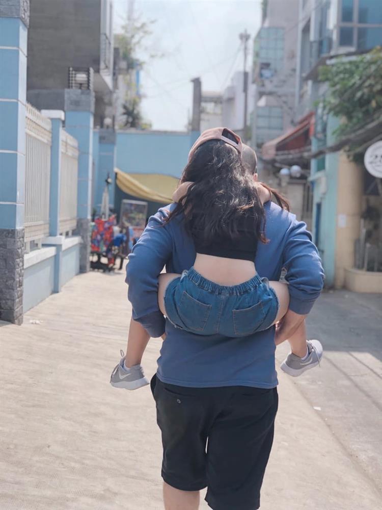 Con gái Thành Trung và vợ cũ trổ mã như thiếu nữ ở tuổi 12-8