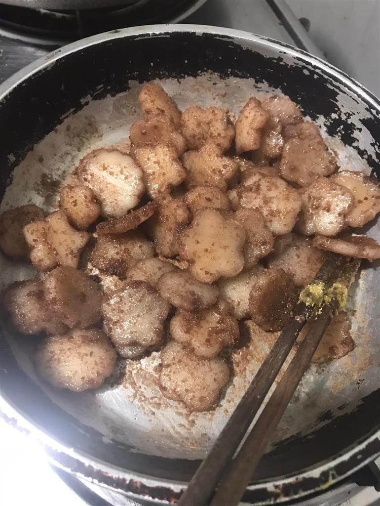 Gái đảm khoe món mứt dừa liền bị hỏi: Thịt rang cháy cạnh à?-3