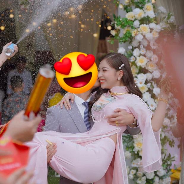 Nhật Lê và loạt mỹ nhân Việt chọn áo dài hồng ngày ăn hỏi-3