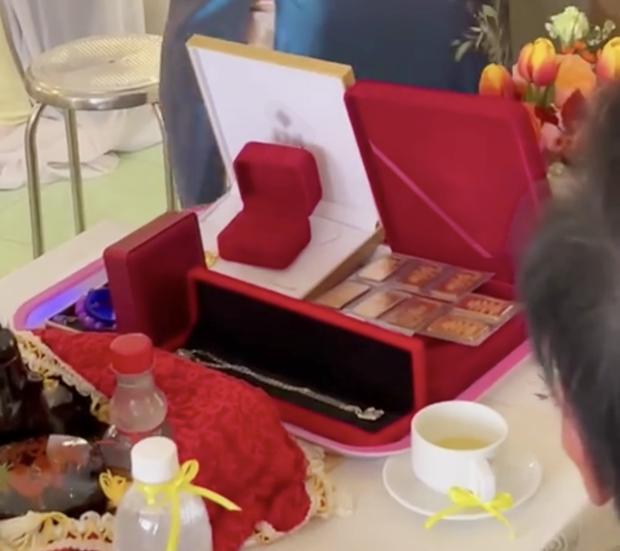 Nhan sắc lạ bồ cũ Quang Hải sau khi lấy chồng đại gia-4