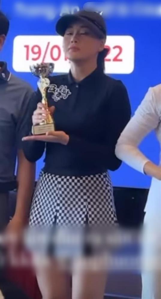 Phương Oanh lộ hàng loạt góc chết qua ống kính của Đỗ Mỹ Linh-6