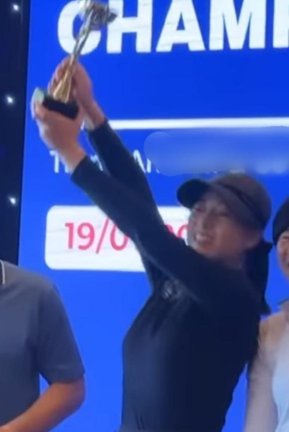 Phương Oanh lộ hàng loạt góc chết qua ống kính của Đỗ Mỹ Linh-8