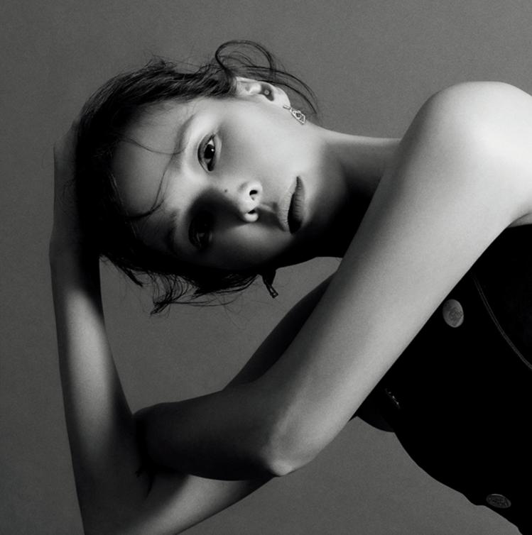 Bà xã Jang Dong Gun 50 tuổi vẫn khí chất ngời ngời-1