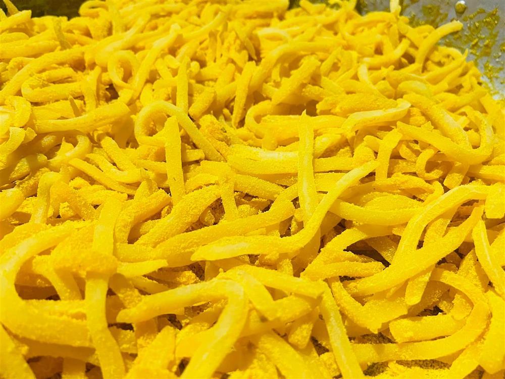 Công thức làm mứt dừa ngũ sắc cứ gọi là ngon hết nước chấm-7