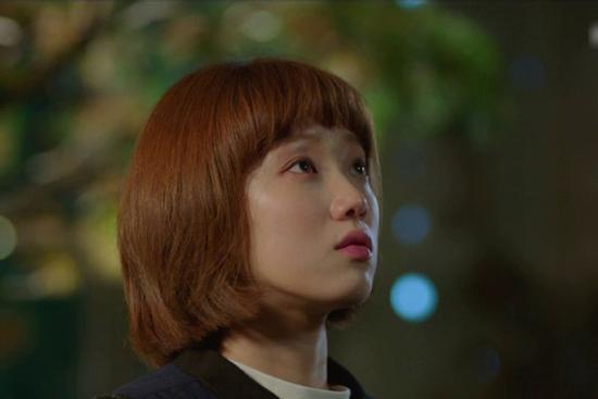 Đi làm về khuya, hoảng loạn bóng người đi theo sau vào phòng trọ