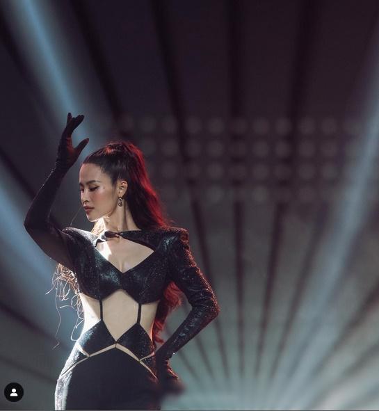 Đông Nhi diện áo gái hư sexy, bảo sao Ông Cao Thắng mê mệt-7