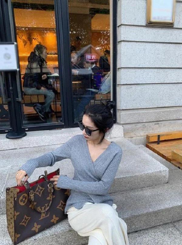 Mẫu áo len hot trend được săn lùng ráo riết dịp Tết năm nay-5