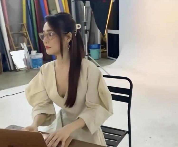 Nhã Phương tăng cân xinh hẳn, mặc hở không còn giống bộ xương-10