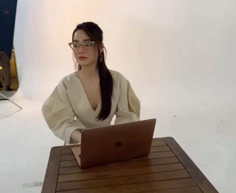 Nhã Phương gầy xơ xác, vòng 1 mất tăm bơi trong bộ đầm rộng-4