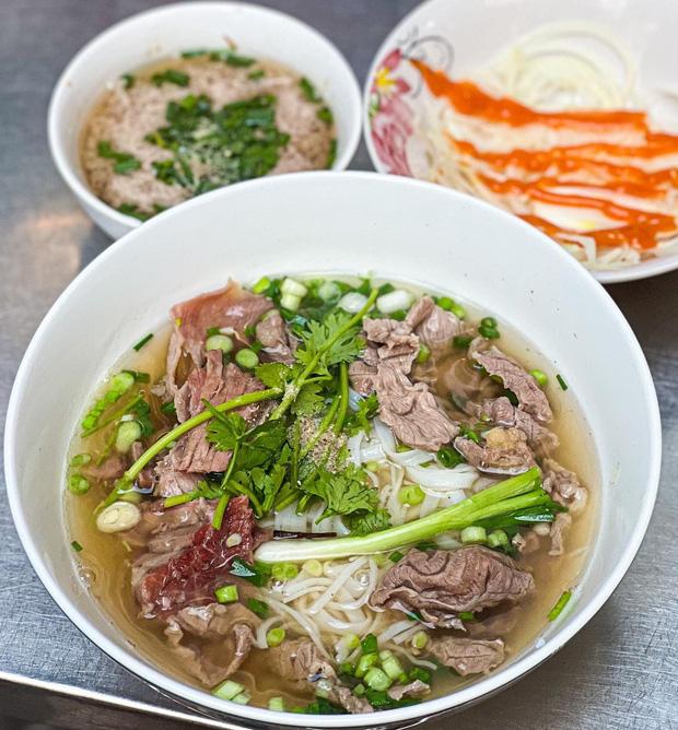 Tiệm phở TP.HCM đắt hơn phở Thìn Hà Nội, giá 100k khách vẫn đông-4