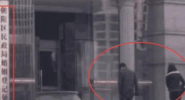 Lộ ảnh Dương Mịch - Lưu Khải Uy tới cục dân chính tái hôn?-3