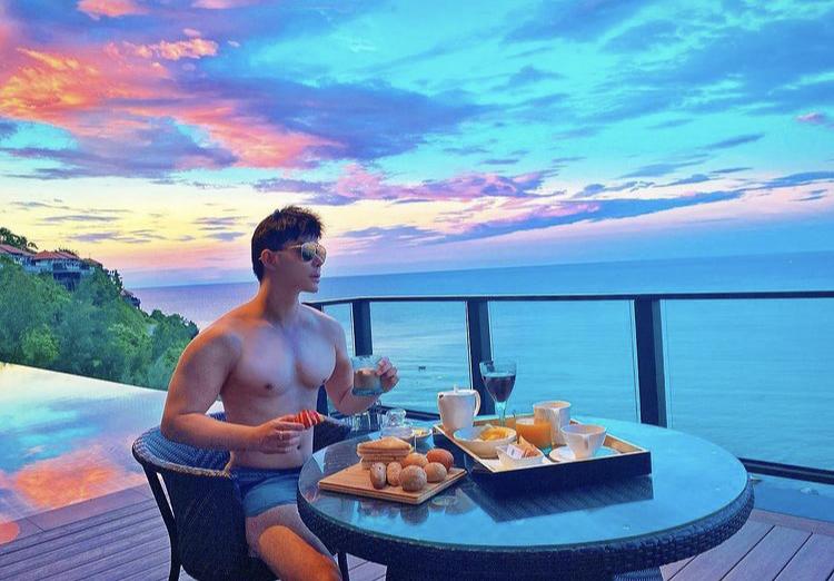 Nathan Lee khẳng định hàng xịn 100% giữa tin đồn bơm ngực-4