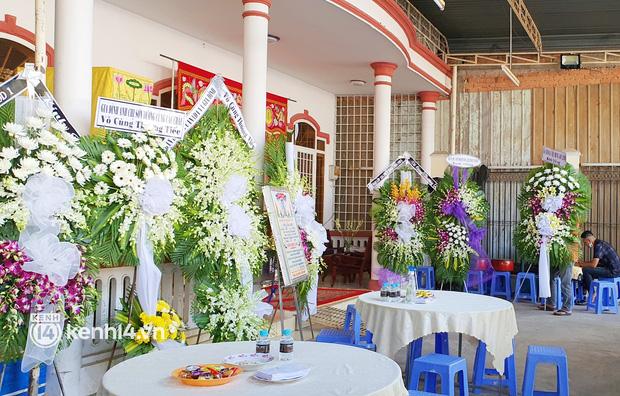 Đám tang người cha bị con gái đầu độc: Cha nó thương nó vậy mà-1