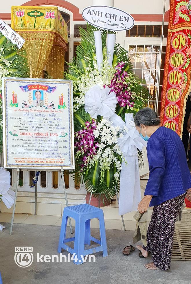 Đám tang người cha bị con gái đầu độc: Cha nó thương nó vậy mà-3