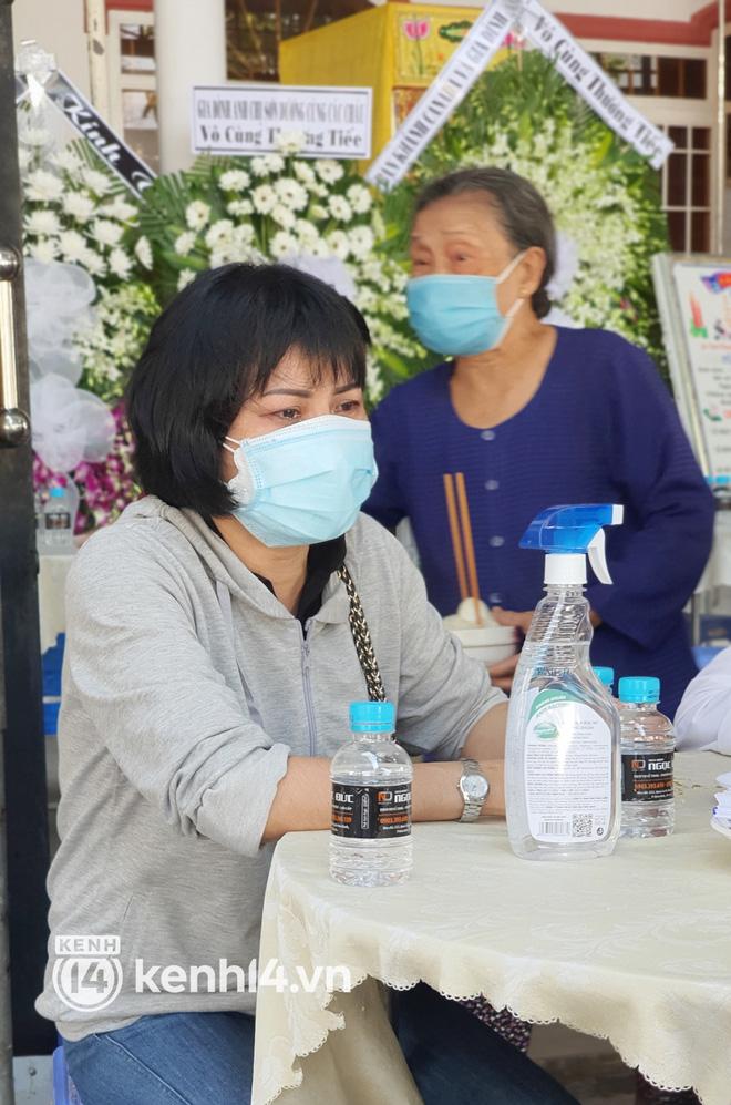 Đám tang người cha bị con gái đầu độc: Cha nó thương nó vậy mà-5