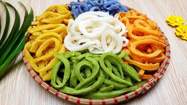 Cô gái trổ tài làm mứt dừa, lúc đầu màu cũng đẹp mà sau nó lạ lắm!-1