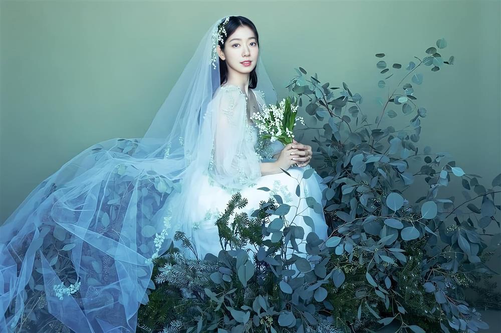 Park Shin Hye diện váy cưới bồng xòe che bụng bầu trong hôn lễ-9