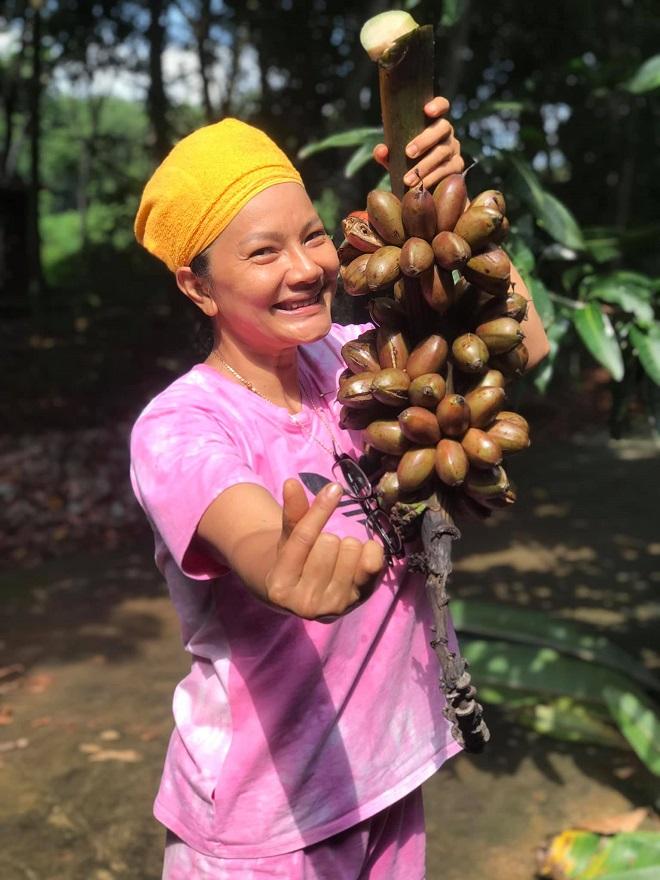 Nữ hoàng cảnh nóng: Người bỏ phố về quê, người hẹn hò trai trẻ-3
