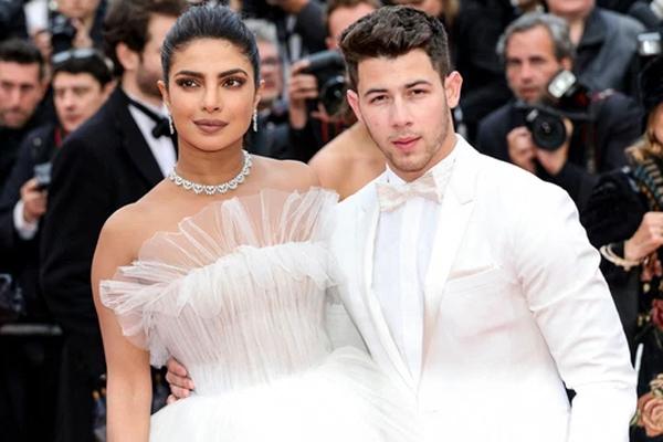 Hoa hậu Priyanka Chopra và Nick Jonas khoe con gái đầu lòng-3