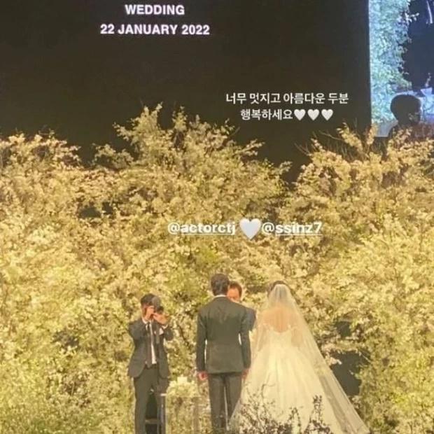 Park Shin Hye diện váy cưới bồng xòe che bụng bầu trong hôn lễ-5
