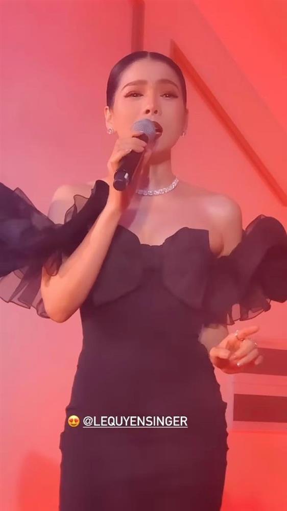 Tất niên xa xỉ: Vũ Khắc Tiệp mua hoa 300 triệu, Lệ Quyên kè kè bồ trẻ-9