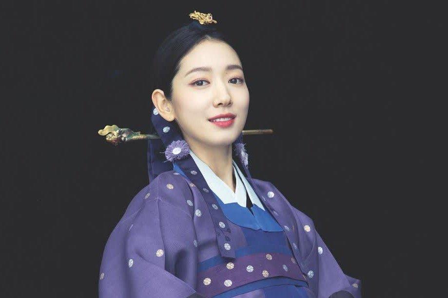 Bóc giá váy cưới khủng của Park Shin Hye-7