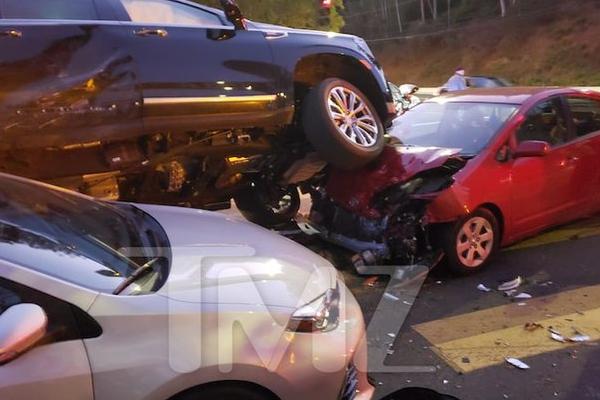 1 người chết, 10 người bị thương khi đoàn phim Hàn gặp tai nạn-4