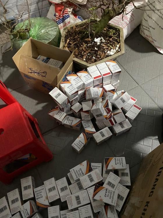 Bắt lô hàng thuốc điều trị Covid-19 số lượng lớn ở TP.HCM-2