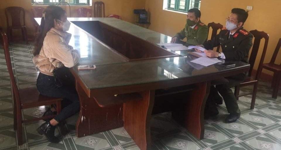 Đăng nhiều tin thất thiệt vụ bố cứa cổ 2 con, cô gái bị công an mời làm việc-1