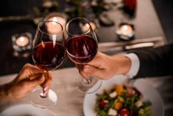 Sai lầm khi kết hợp rượu vang với món ăn, nhất định phải tránh