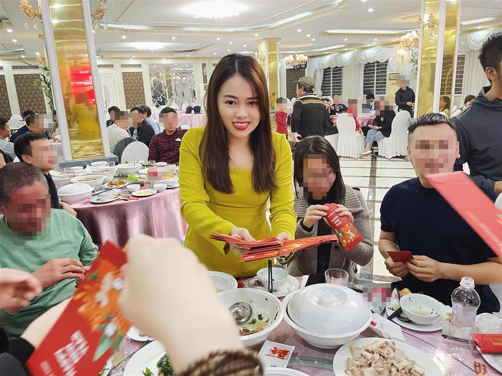 Hằng Túi thưởng Tết to nhân viên, hứa không chửa đẻ-1