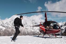 Chàng trai Việt chi 5 triệu 'phi' trực thăng ngắm núi tuyết cao 5.600 m