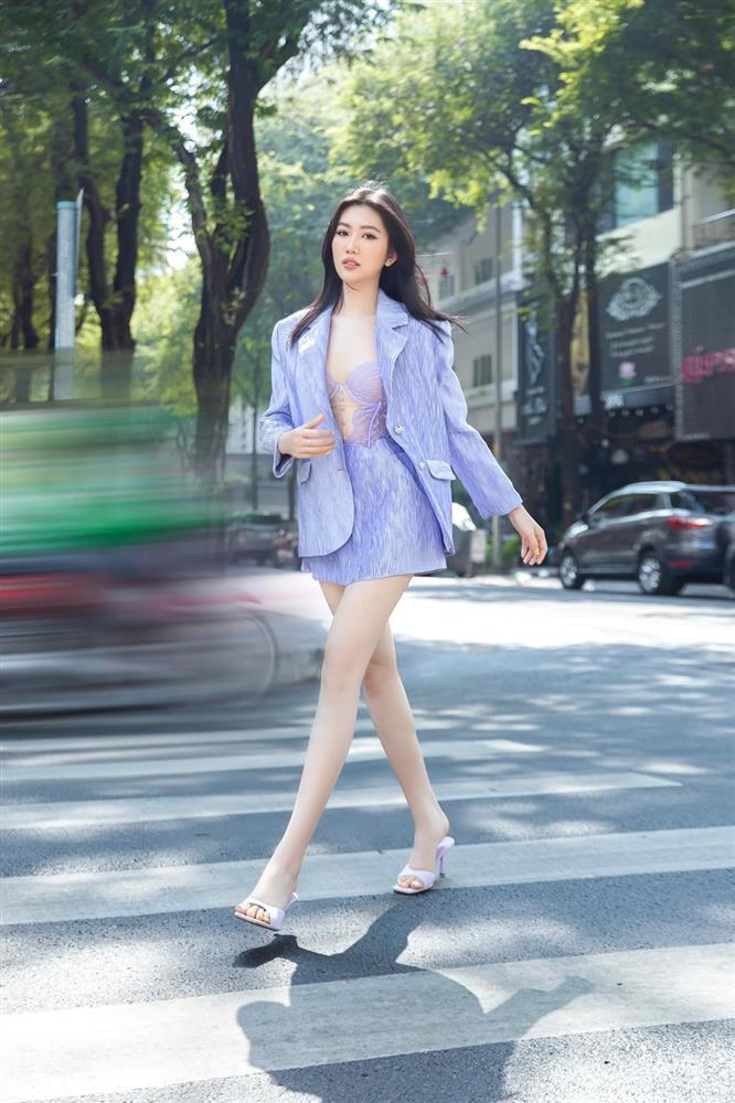 Nhã Phương và Thúy Ngân mê mặc đồ cặp như chị em sinh đôi-4