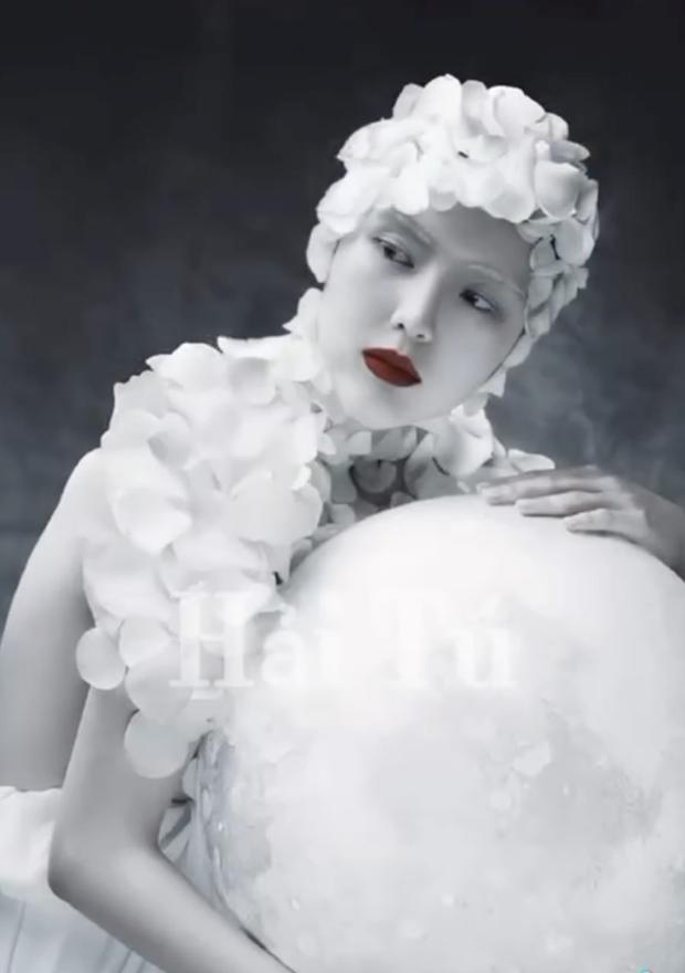 Hải Tú gây sốc với hình ảnh toàn thân trắng bệch, môi đỏ như máu-1