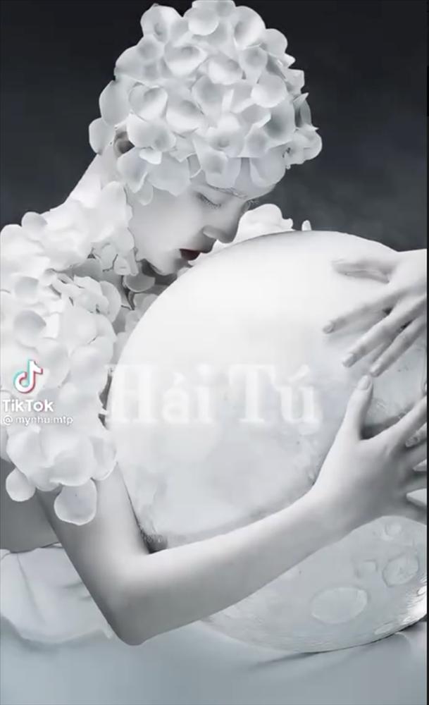 Hải Tú gây sốc với hình ảnh toàn thân trắng bệch, môi đỏ như máu-4