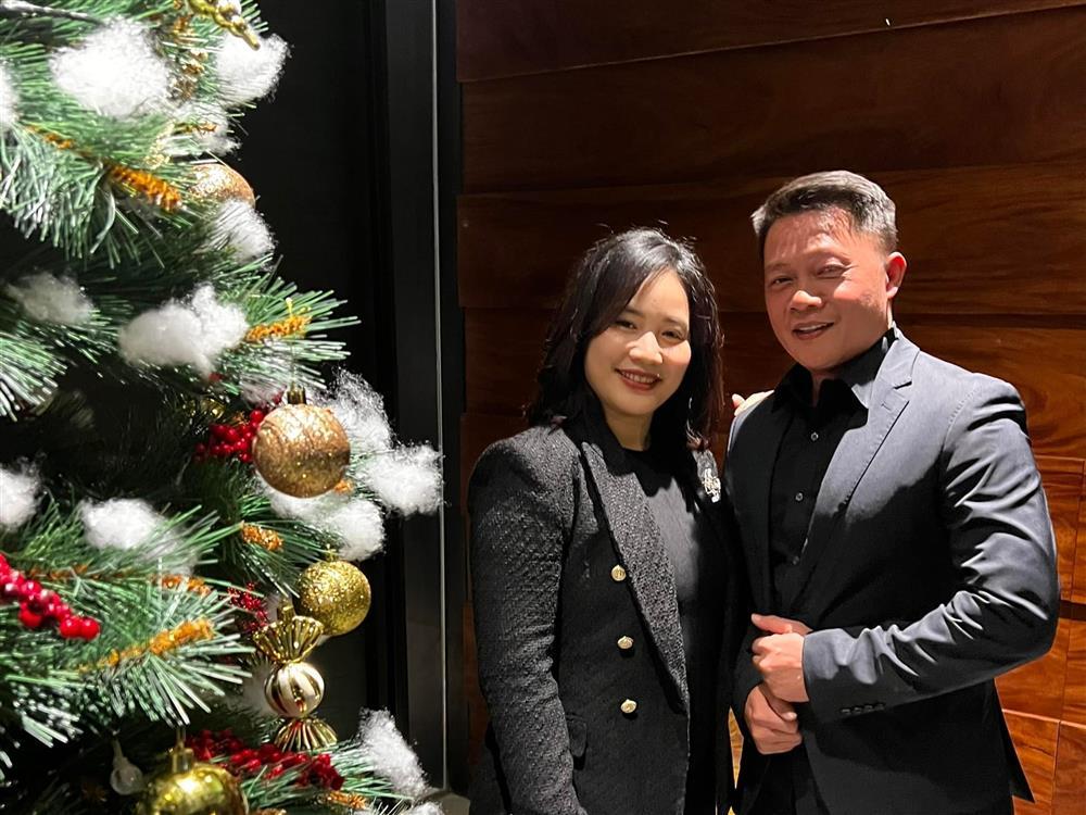 MC đông con nhất VTV khoe ảnh hiếm về vợ đại gia tài giỏi-7