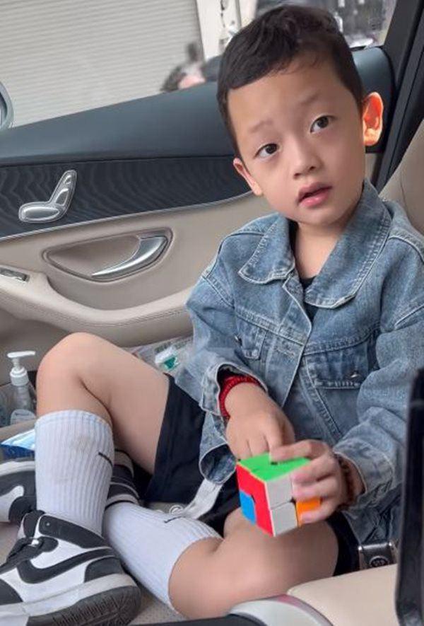 Con trai Ly Kute càng lớn càng giống bố Mạc Hồng Quân-3