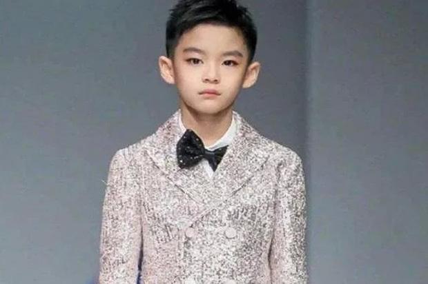 Cô gái da đen từng bị bố mẹ cấm ra đường 5 năm trước giờ ra sao?-4