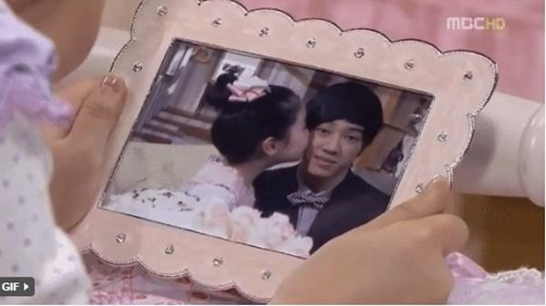 Nam thần nào mà Park Shin Hye nằng nặc đòi cưới từ nhỏ ?-3