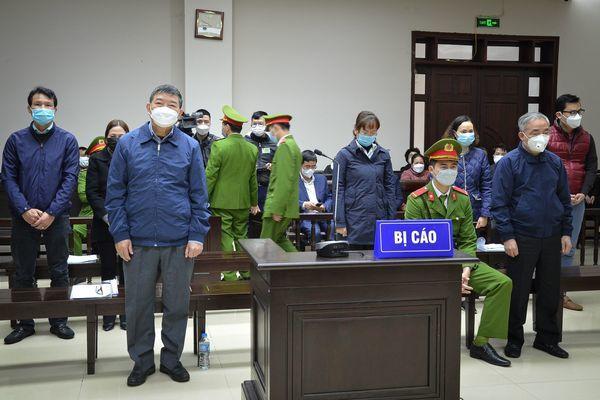 Cựu Giám đốc Bệnh viện Bạch Mai Nguyễn Quốc Anh nhận 5 năm tù-1