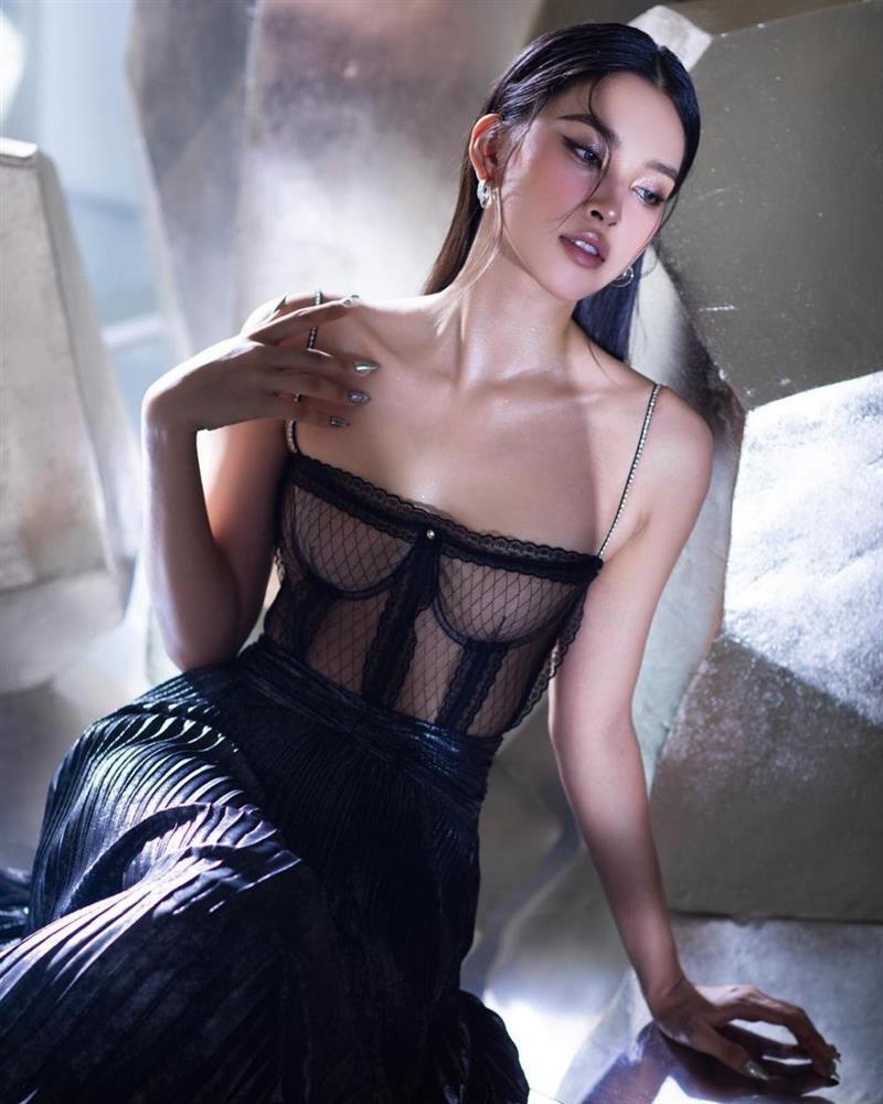 Hoa hậu Tiểu Vy nghiện đồ xuyên thấu theo phong cách gái hư-2