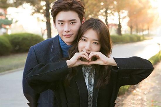 Hôn lễ Park Shin Hye vắng Lee Jong Suk, bí ẩn hẹn hò bị khơi