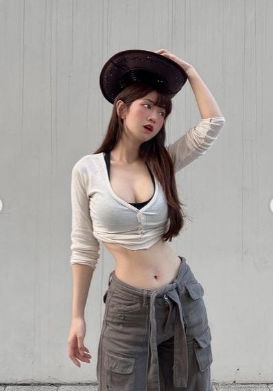 Lê Bống mặc lộ ngực phản cảm dù đang thi Hoa hậu-4