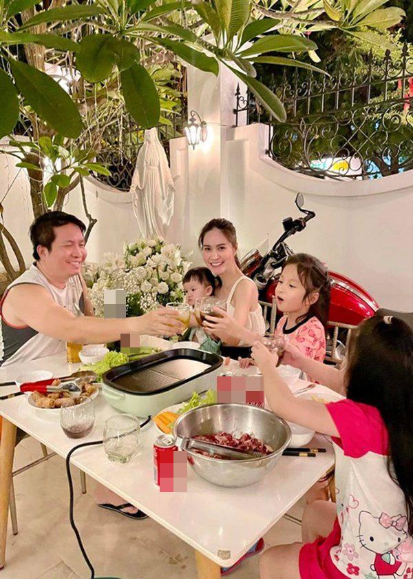 Ảnh trang trí nhà cửa đón Tết toàn mùi tiền của Đoàn Di Băng-1