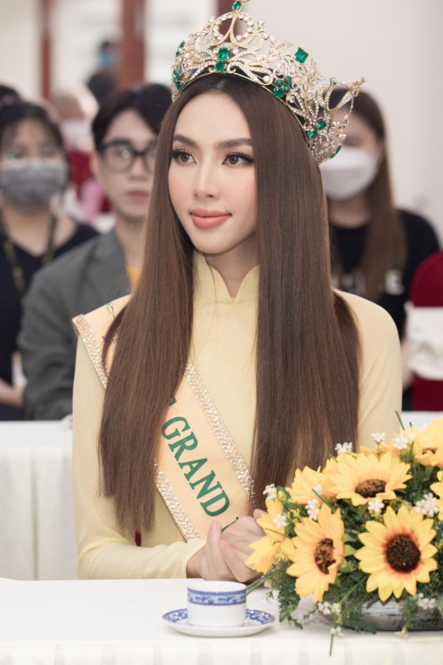 Thùy Tiên tặng đồ thi Miss Grand cho bảo tàng: Có bộ Can Lộ Lộ?-2