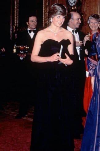 3 bộ váy đen biểu tượng của Công nương Diana-3