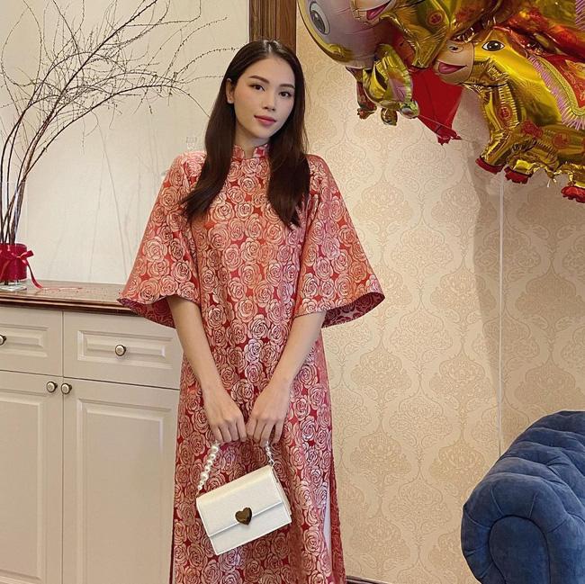 Học Hòa Minzy, Tiểu Vy diện áo dài Tết xinh lung linh-5