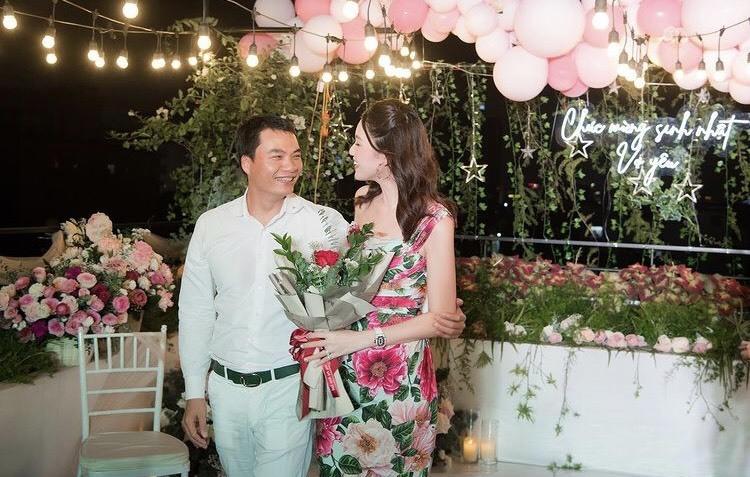 Á hậu lấy chồng đại gia dọn tủ đồ đón Tết như bãi chiến trường-4