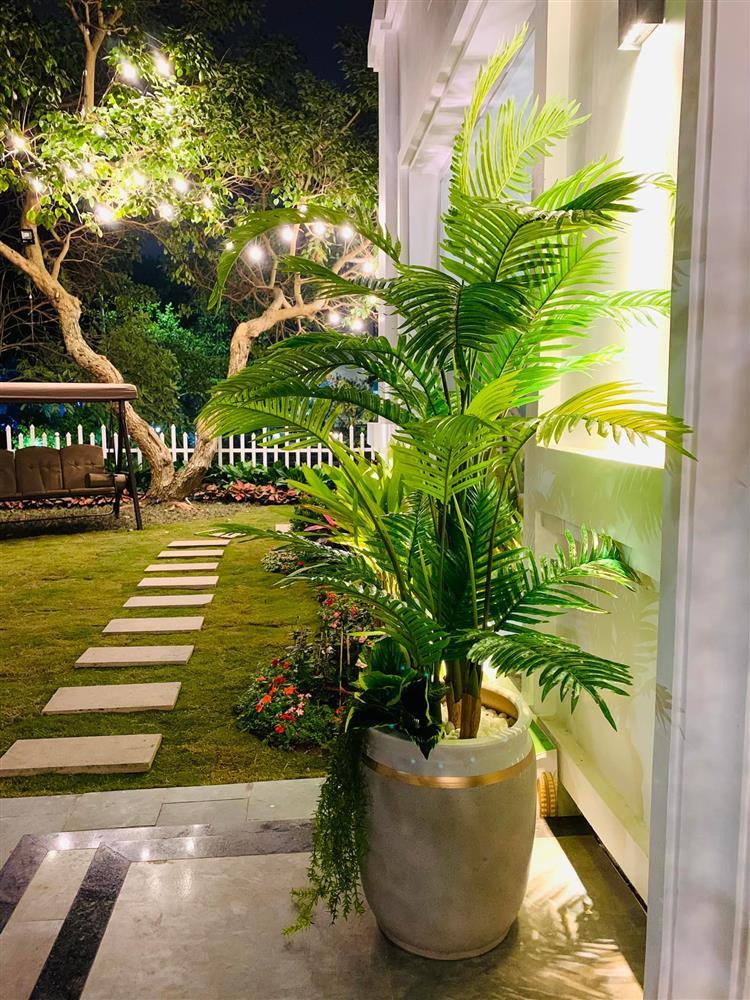 Không khí đón Tết trong biệt thự bạc tỷ của Hằng Túi-9